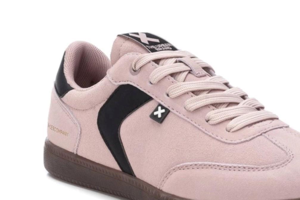 Zapatilla deportiva Xti 143397 en nude para mujer