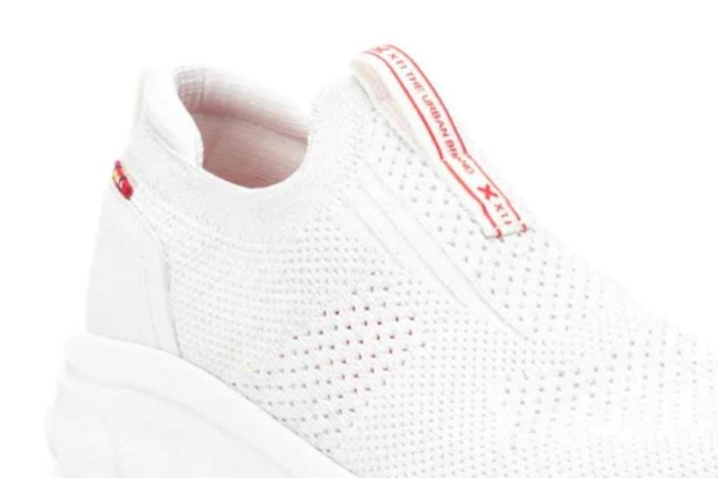 Zapatillas deportivas XTI 143567 en blanco para mujer