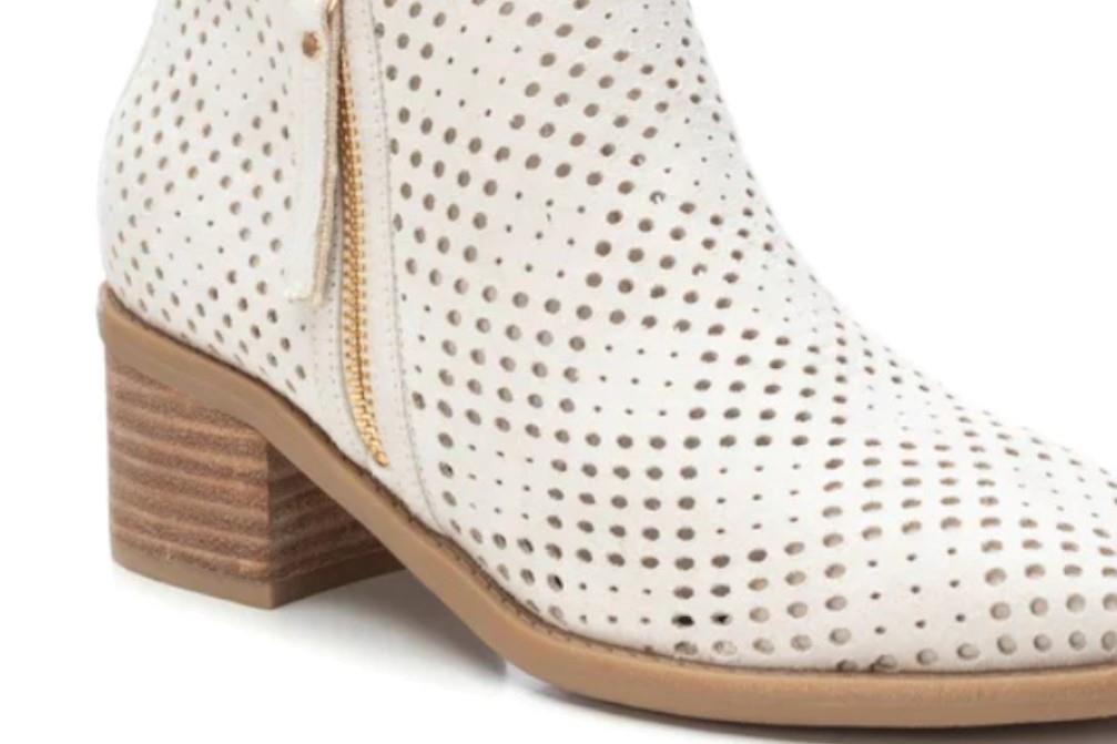 Botines calados XTI 143961 en hielo para mujer