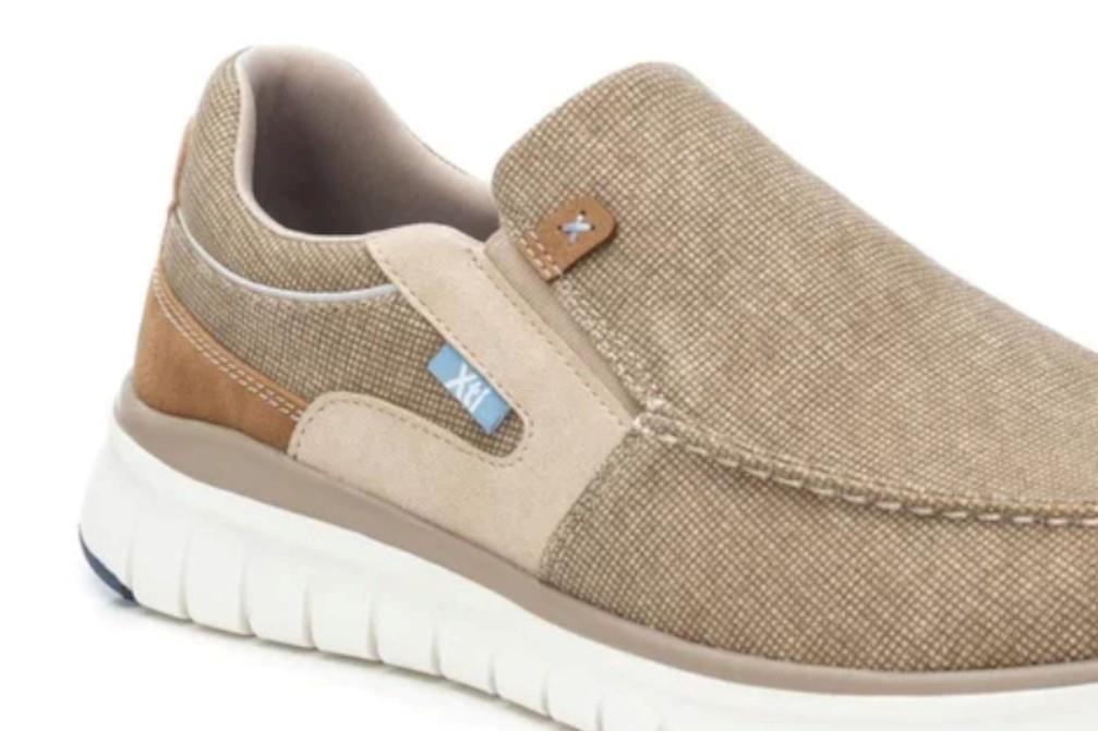 Zapatos náuticos XTI 143581 en taupe para hombre