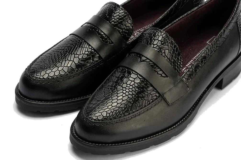 Mocasines planos Pitillos 10183 en negro para mujer