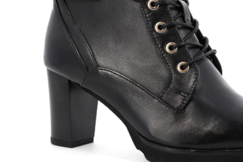 Botines Regarde Le Ciel Patricia 93 en negro