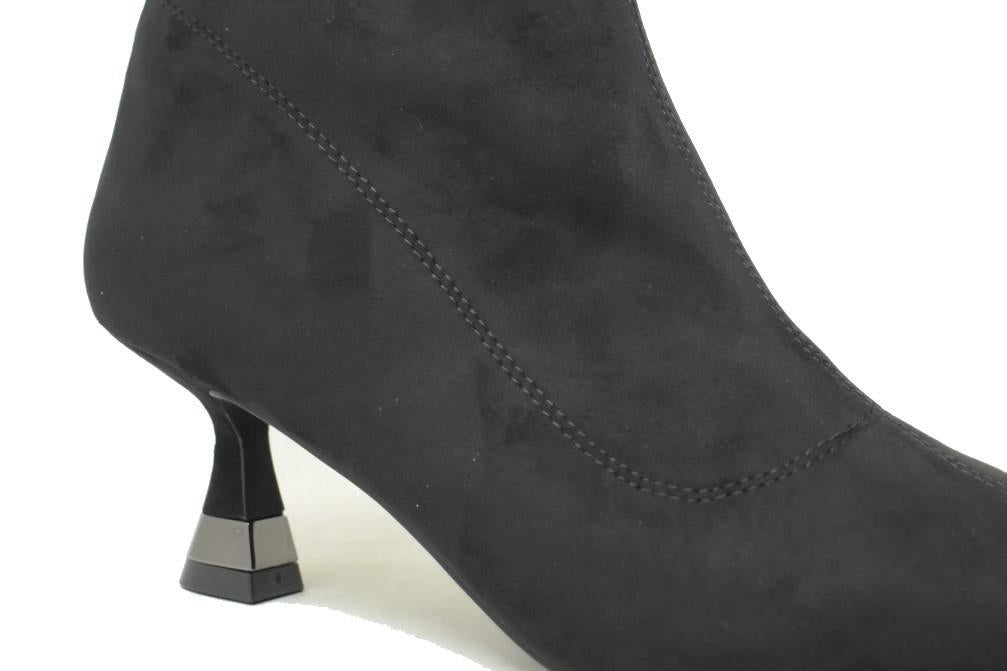 Botines de tacón bajo Alma en Pena I250655 en color negro