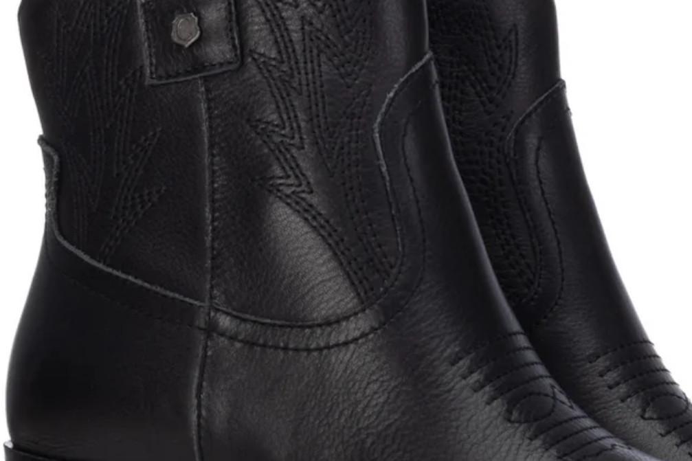 Botín cowboy de mujer Carmela 164391 de piel negra con tacón