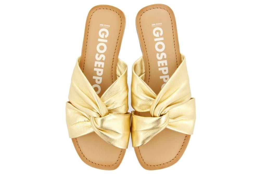 Sandalias planas Gioseppo Agira 72049 en oro para mujer