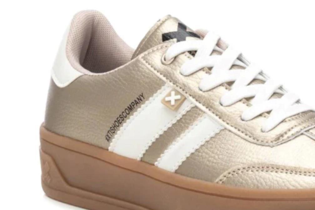 Zapatillas deportivas XTI 143645 en oro para mujer