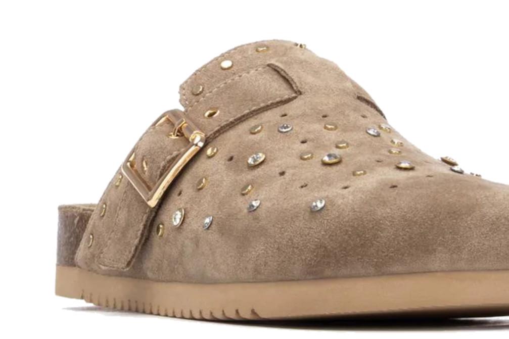 Zueco bio Carmela 163280 de Serraje con Hebilla y Suela Antideslizante taupe para mujer