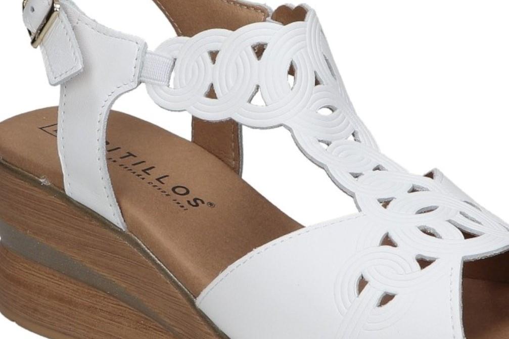 Sandalias con cuña Pitillos 10351 en blanco para mujer
