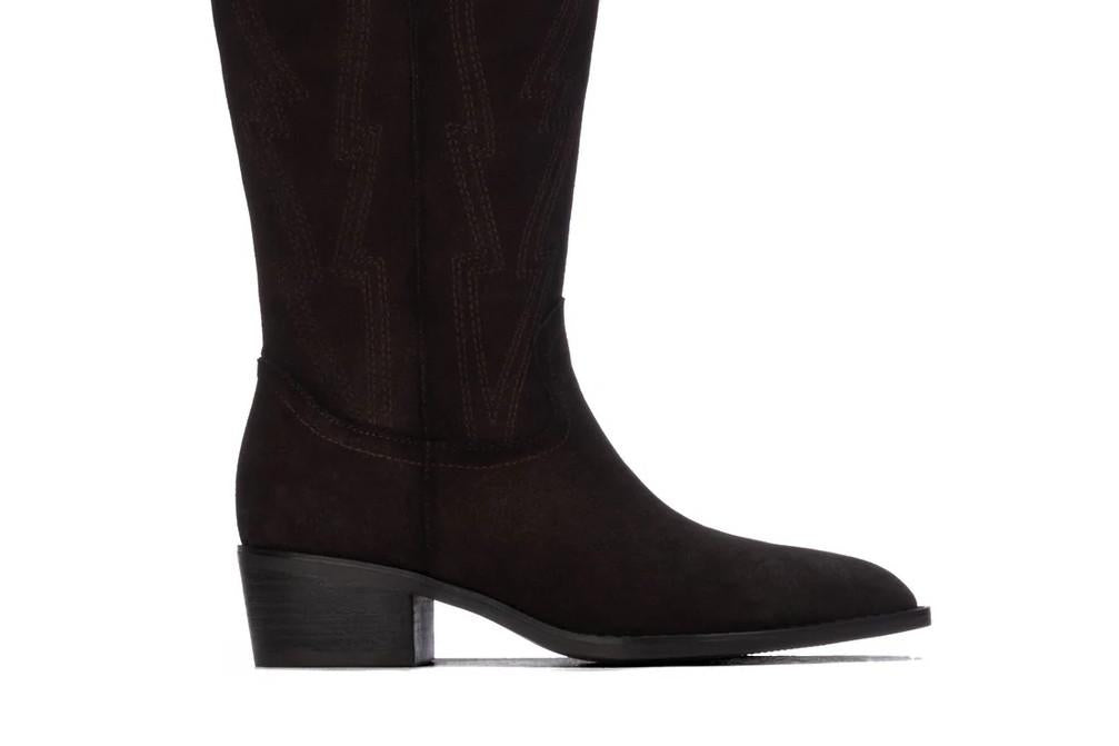 Bota cowboy de serraje para mujer Carmela 164381 marrón con tacón
