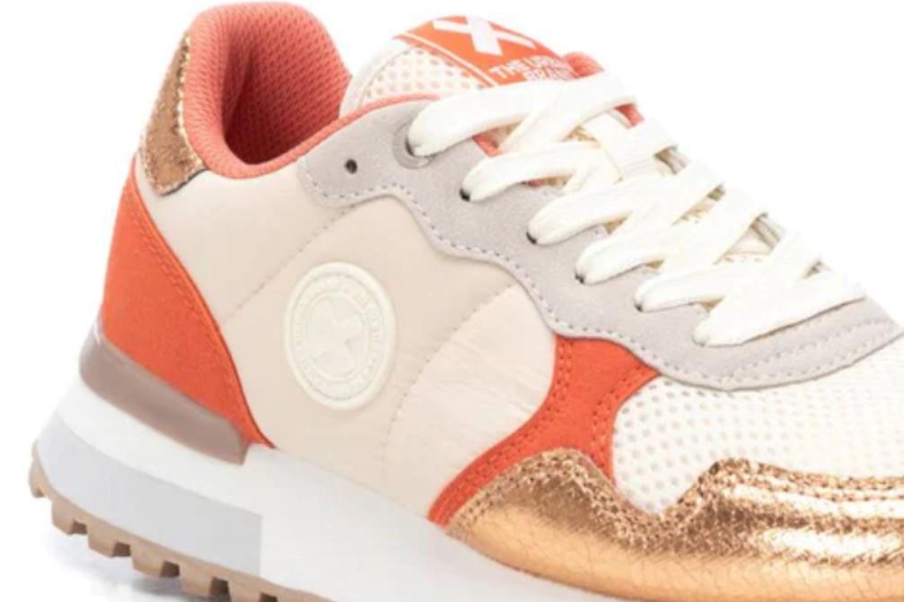 Zapatillas deportivas XTI 144062 en beige para mujer