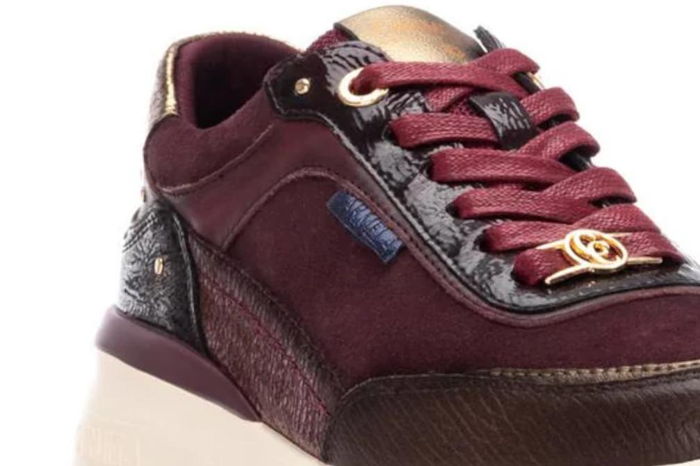 Zapatillas deportivas Carmela 162652 en color burdeos