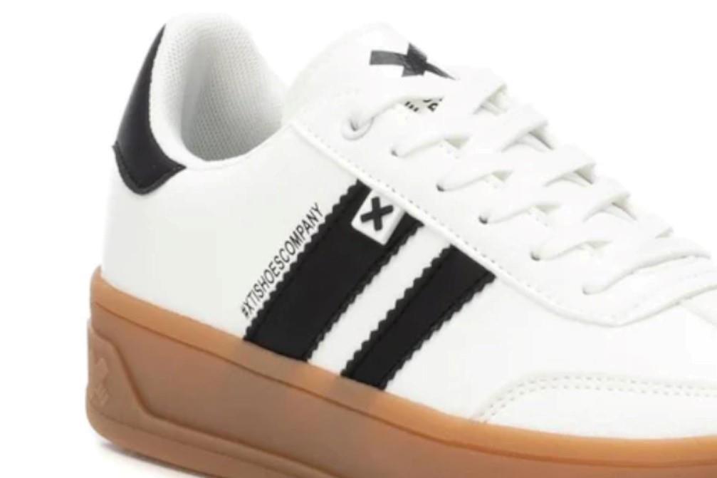 Zapatillas deportivas XTI 143645 en oro para mujer