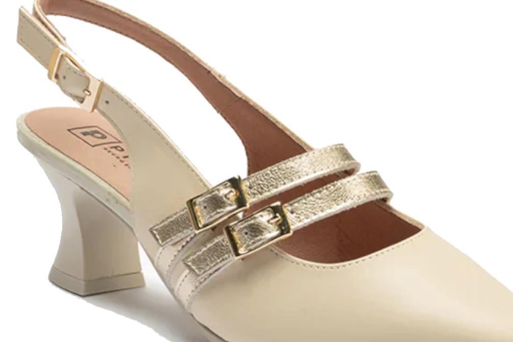 Zapatos de salón destalonados Pitillos 10517 en beige para mujer