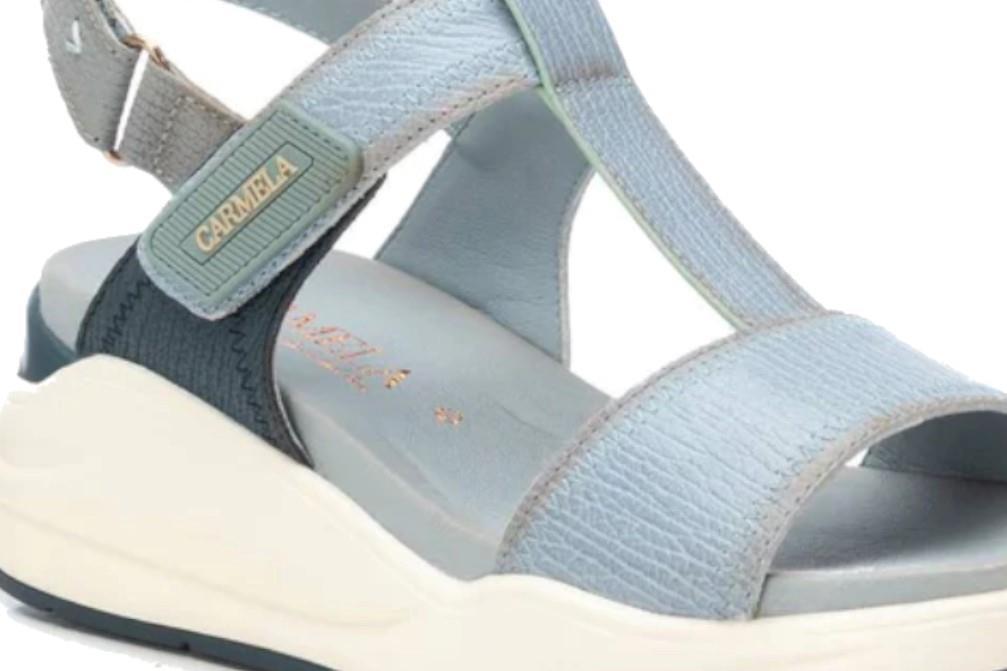 Sandalias deportivas Carmela 162259 en jeans para mujer