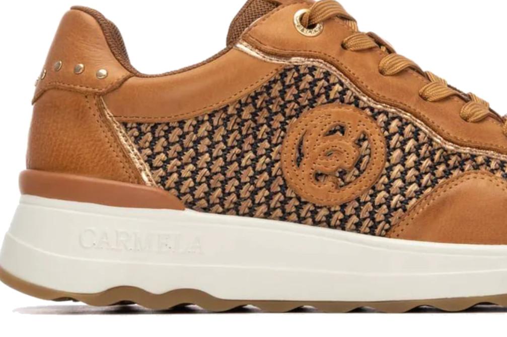 Zapatillas con cuña Carmela 163239 para mujer en camel