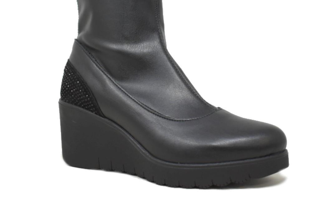 Botines con cuña Paula Urban Kara 02 en negro para mujer