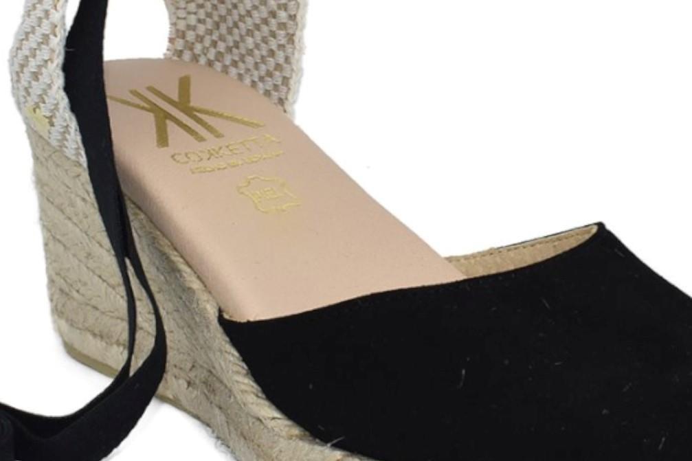 Alpargatas con cuña COKKETA 5010 en negro para mujer