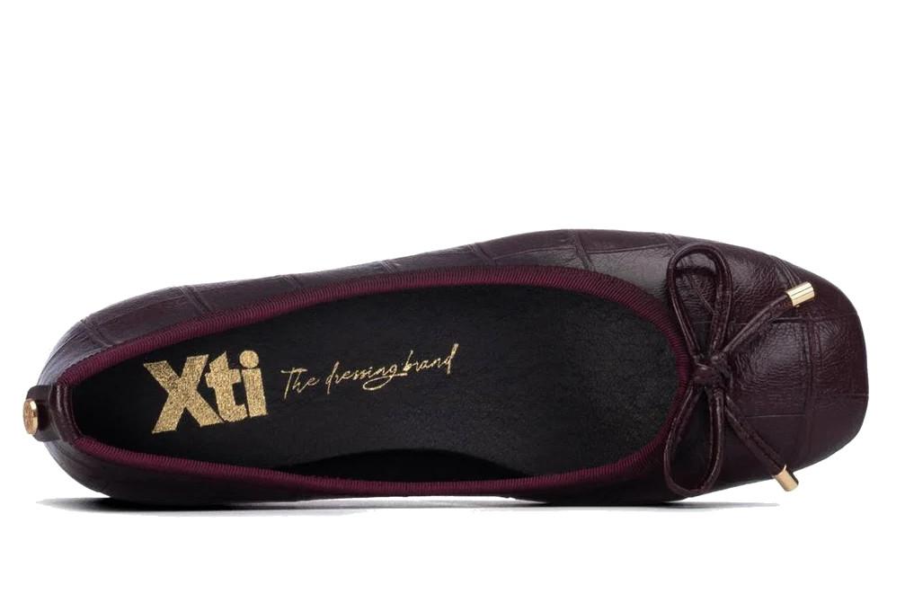 Bailarinas con tacónbajo XTI 146377 en burdeos para mujer