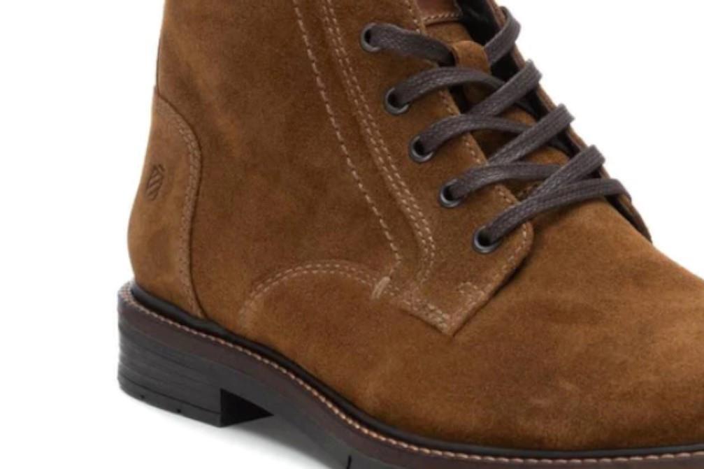 Botín con cordones Carmela 161703 en camel para hombre
