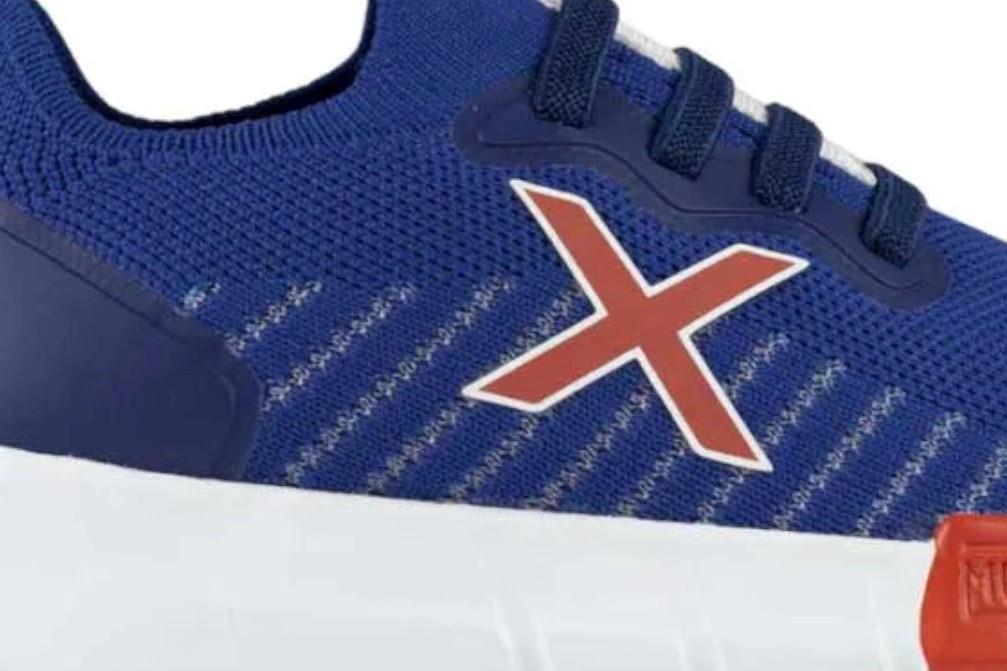 Zapatillas deportivas Munich Jony Kid 8023001 en azul
