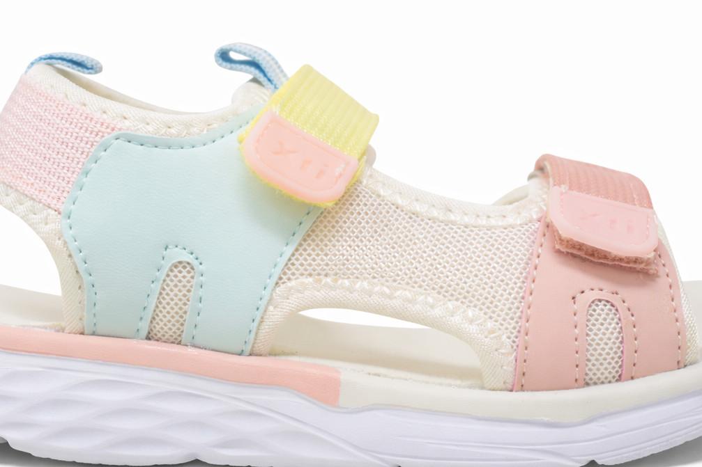 Sandalias deportivas Xti infantiles 153110 en color beige
