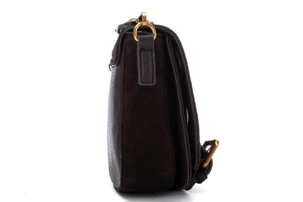 Bolso Bandolera Carmela 186240 Marrón con Tachas para Mujer