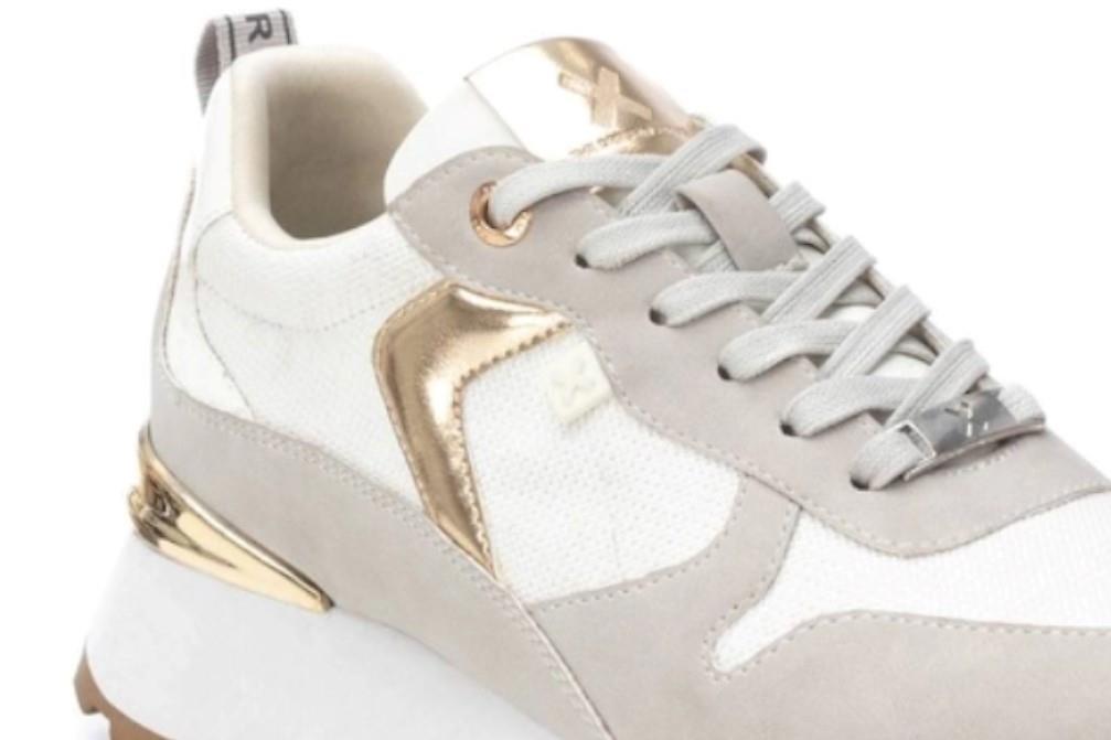 Zapatilla deportiva Xti 142961 en blanco para mujer