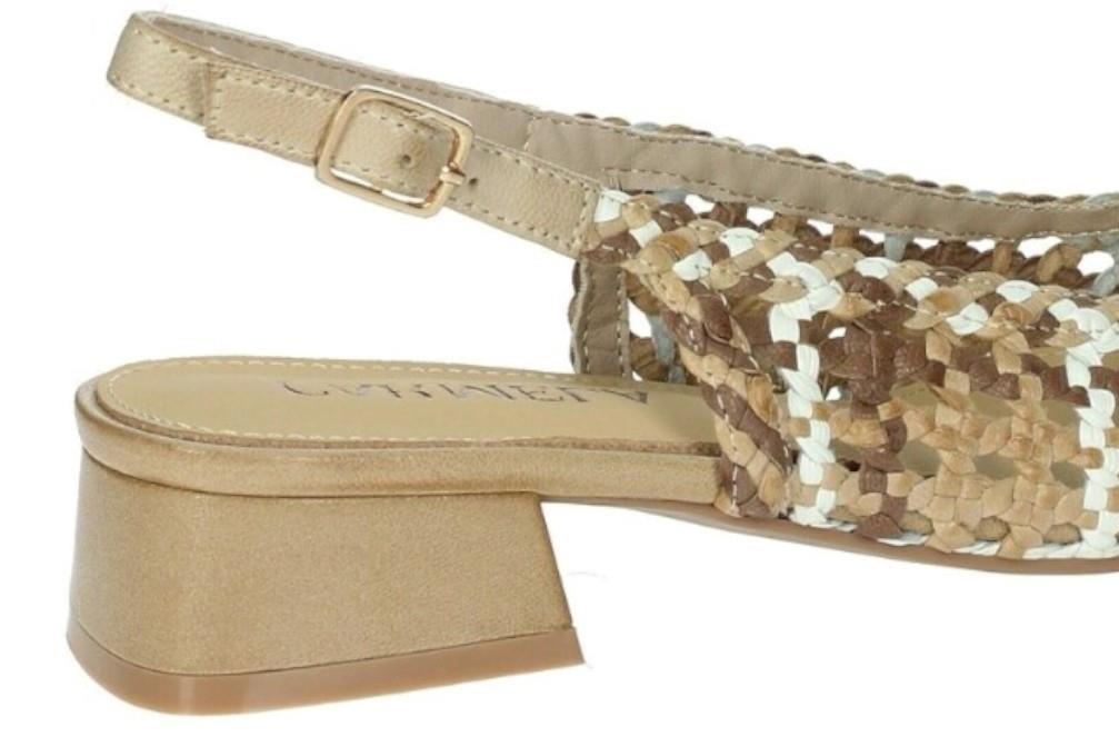 Bailarinas destalonadas Carmela 162185 en beige