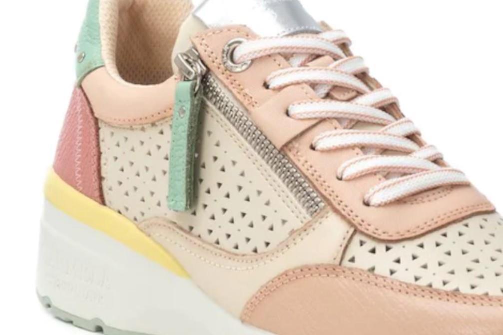 Zapatillas deportivas Carmela 162281 en nude para mujer