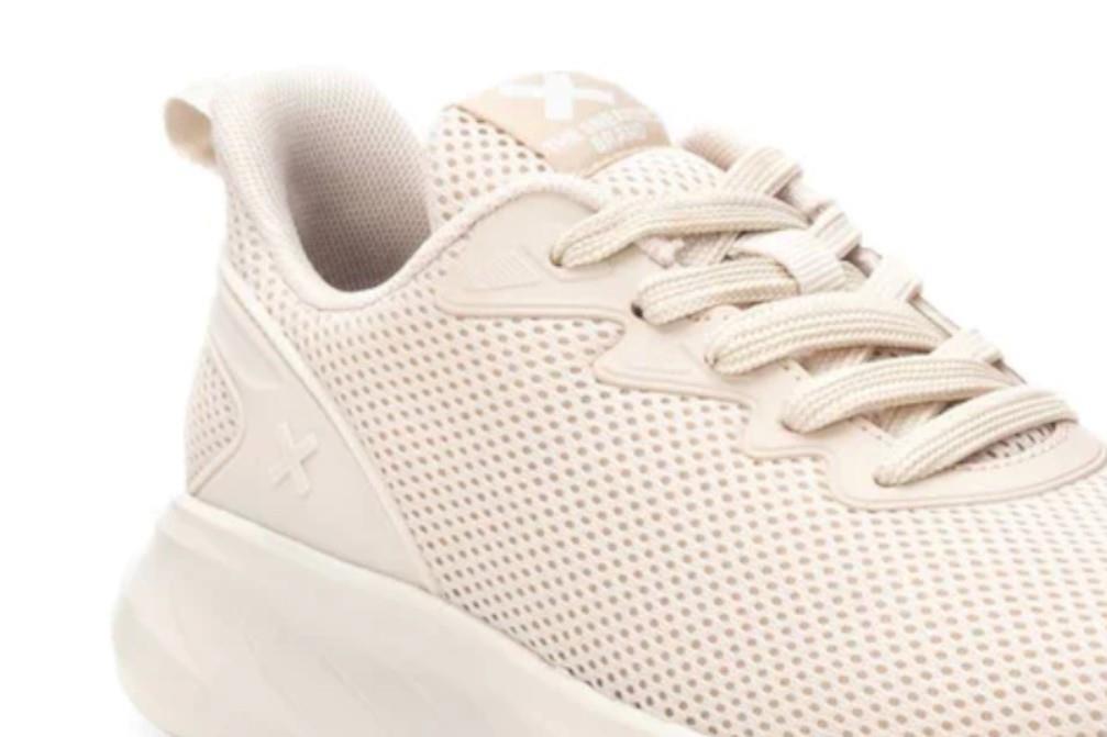Zapatillas deportivas XTI 143618 en beige para mujer