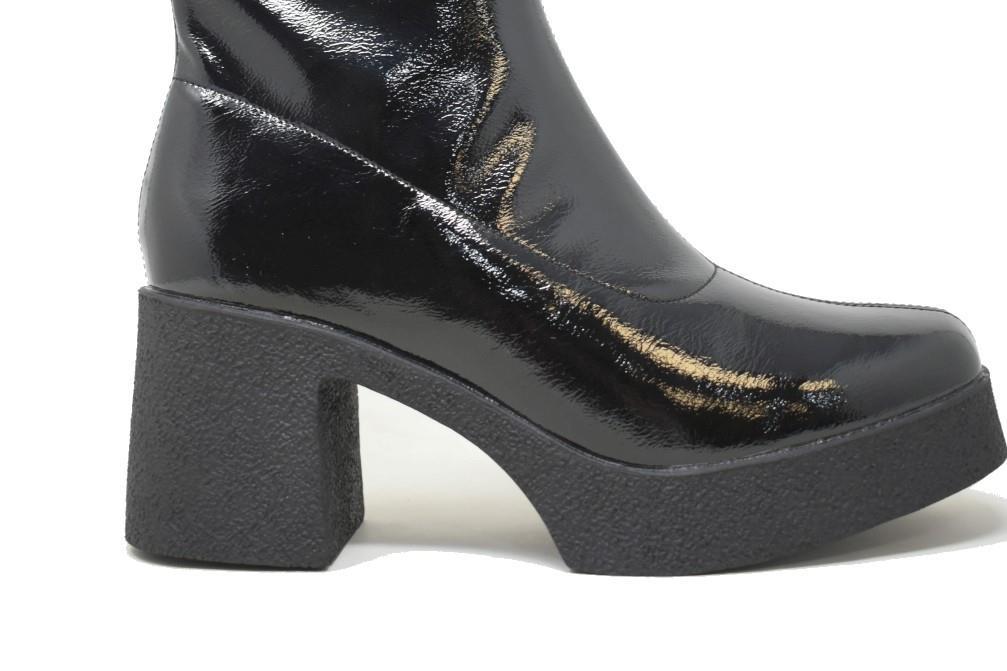 Botines de tacón Isteria 23211 en negro para mujer
