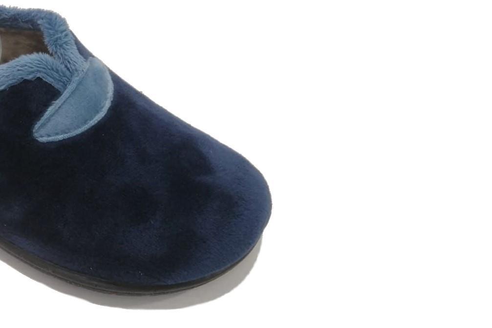 Zapatilla de casa para mujer Calusa cerrada en color azul