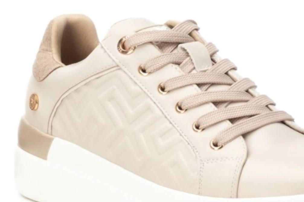 Zapatilla deportiva Xti 142954 en beige para mujer