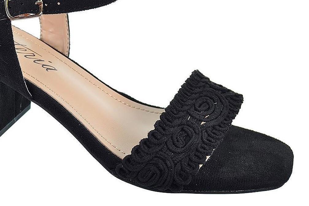 Sandalias Isteria 23063 en color negro para mujer