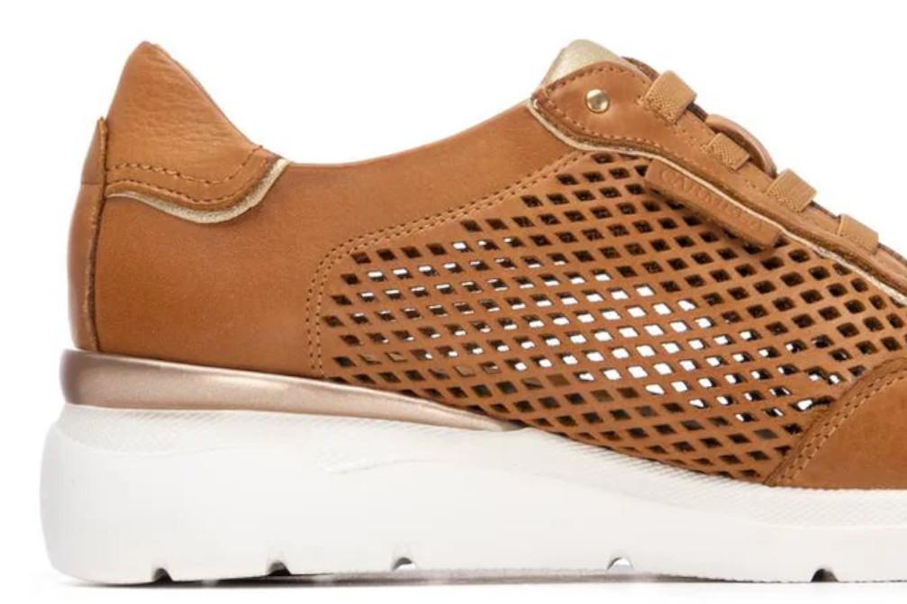 Zapatilla deportivas de piel Carmela 163211 en color camel