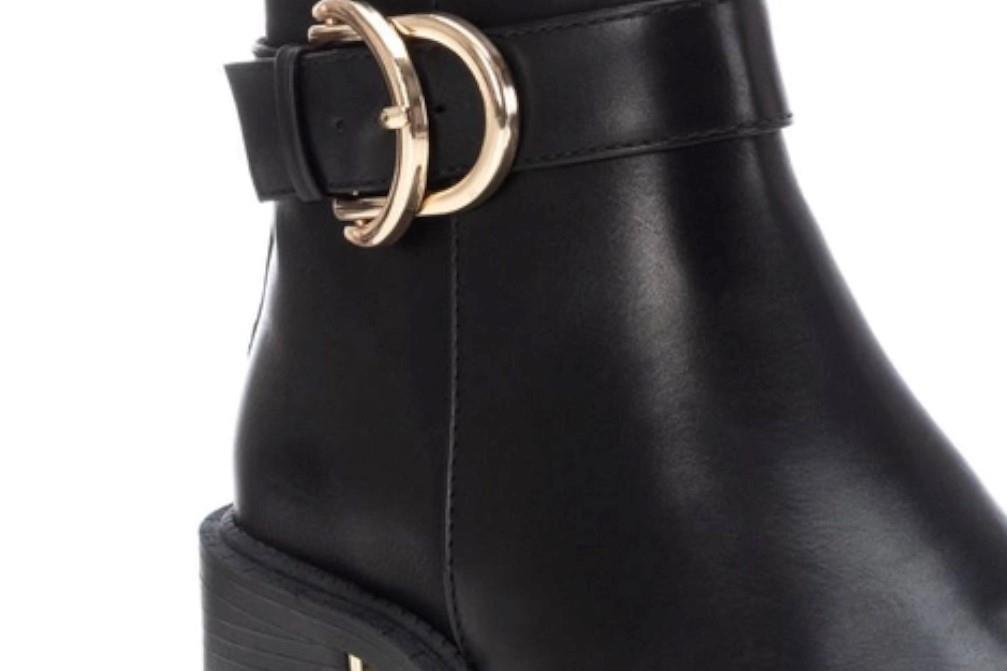 Botín XTI 143103 en negro para mujer
