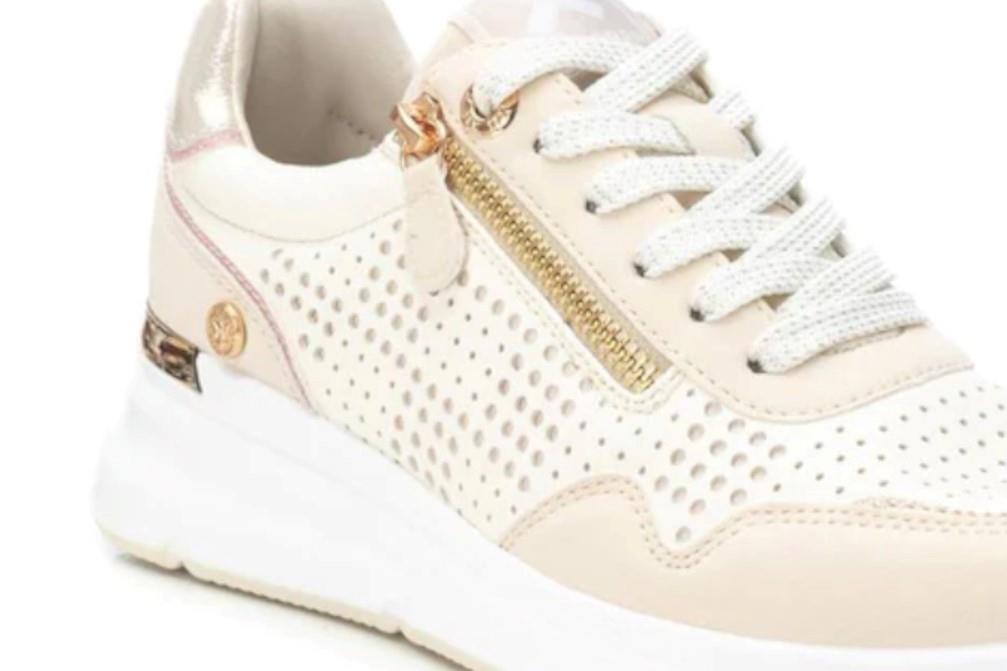 Zapatillas deportivas XTI 143990 en beige para mujer