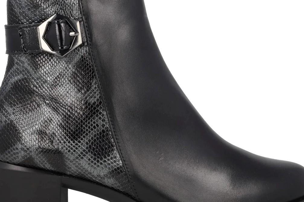 Botines con tacón medio Pitillos 10742 de color negro