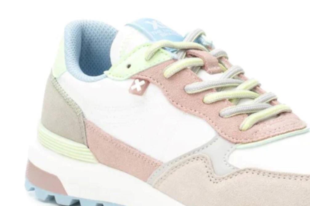 Zapatillas deportivas XTI 143663 en beige para mujer