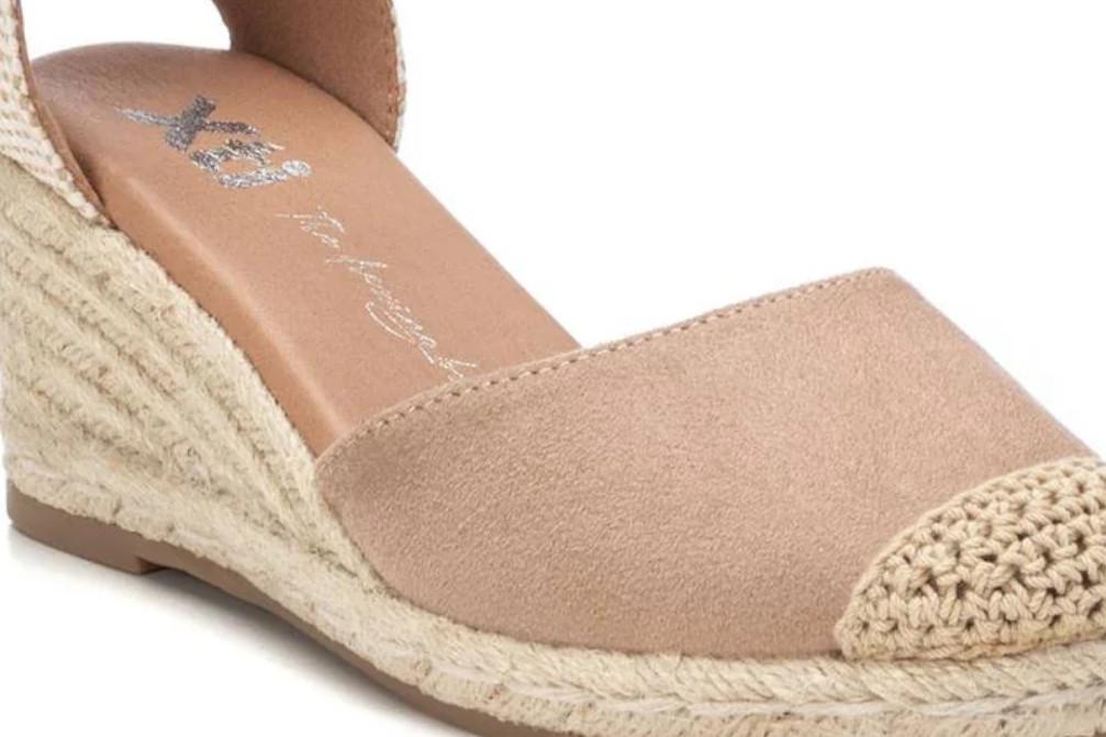 Alpargatas con cuña XTI 140746 en beige– Valenciana Vegana