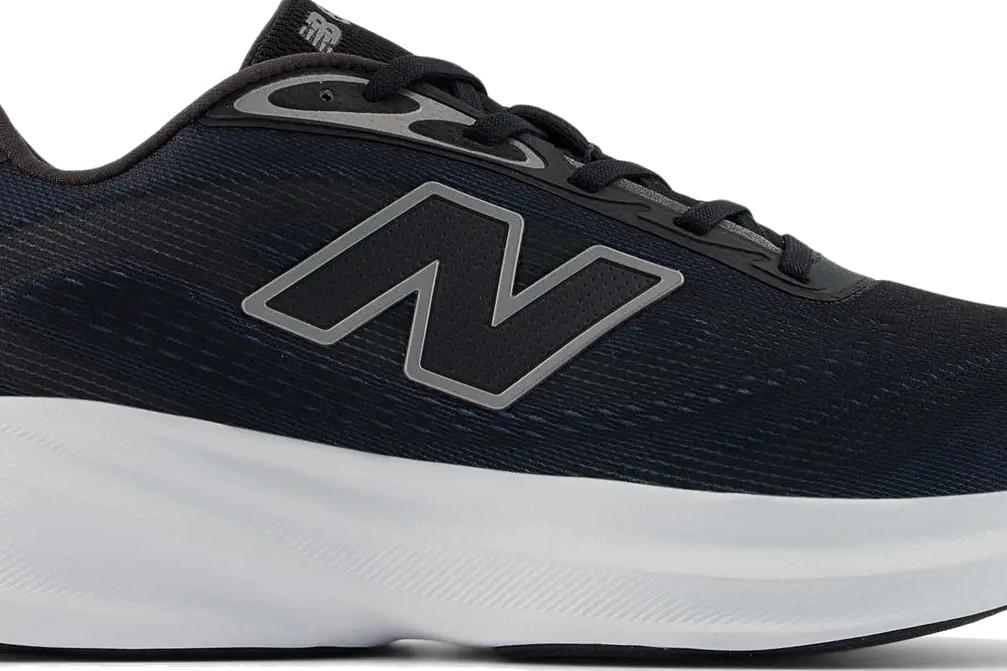 Zapatillas New Balance FreshFoam 680 v9 M6805NK en color Negro