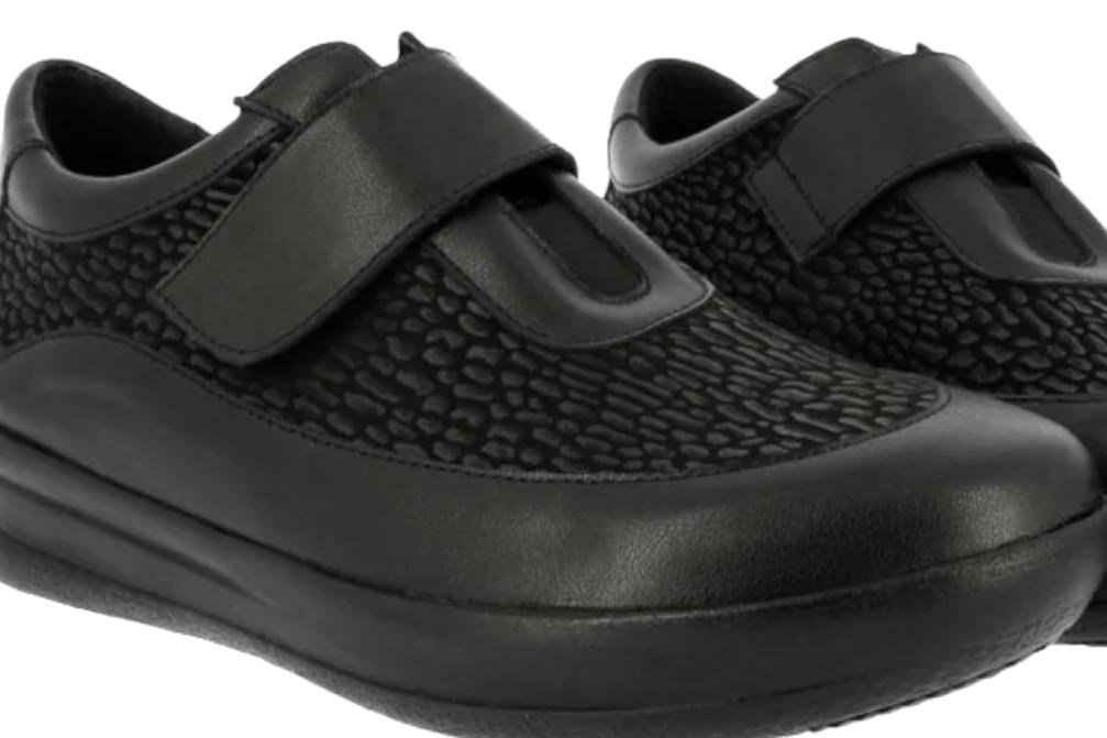 Zapatos deportivos Doctor Cutillas 50753 negros para mujer con cierre ajustable