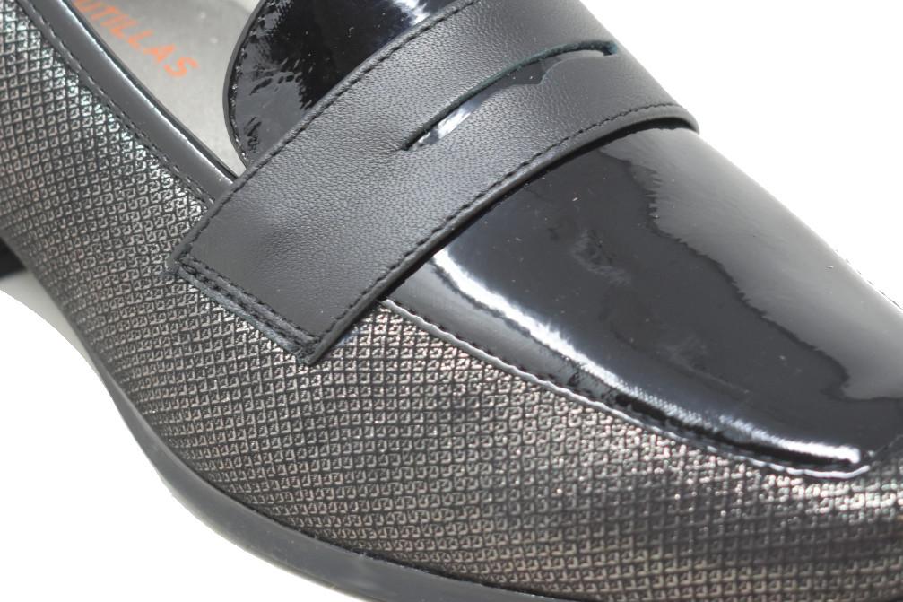 Mocasines con tacón cómodos Doctor Cutillas 81736 de color negro