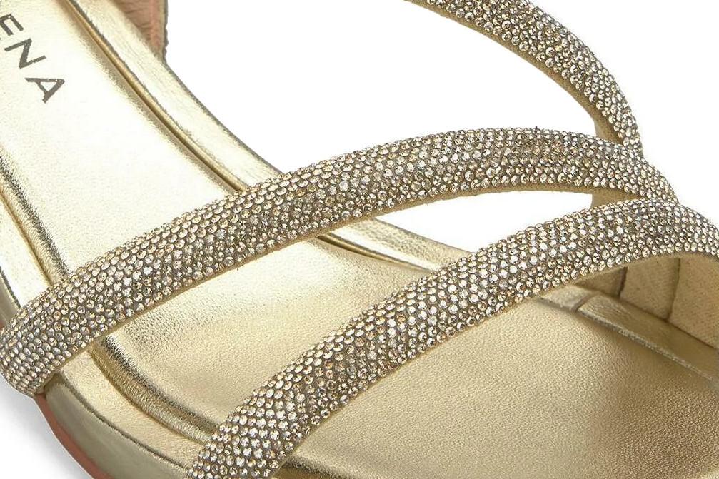 Sandalias de tacón bajo Alma en Pena V265001con tiras cruzadas y pedrería - Sandalias de fiesta