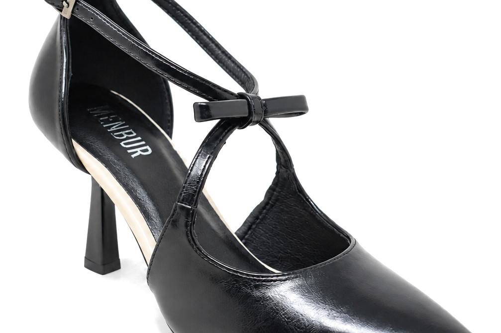 Zapatos con tacón de fiesta Menbur MB804 en negro con detalle de lazo