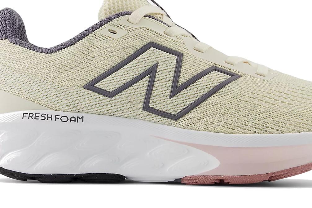 Zapatillas NEW BALANCE Fresh Foam 520 v9 beige