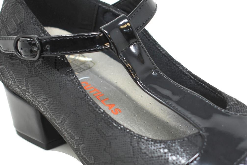Zapatos de tacón bajo Doctor Cutillas 81766 de color negro