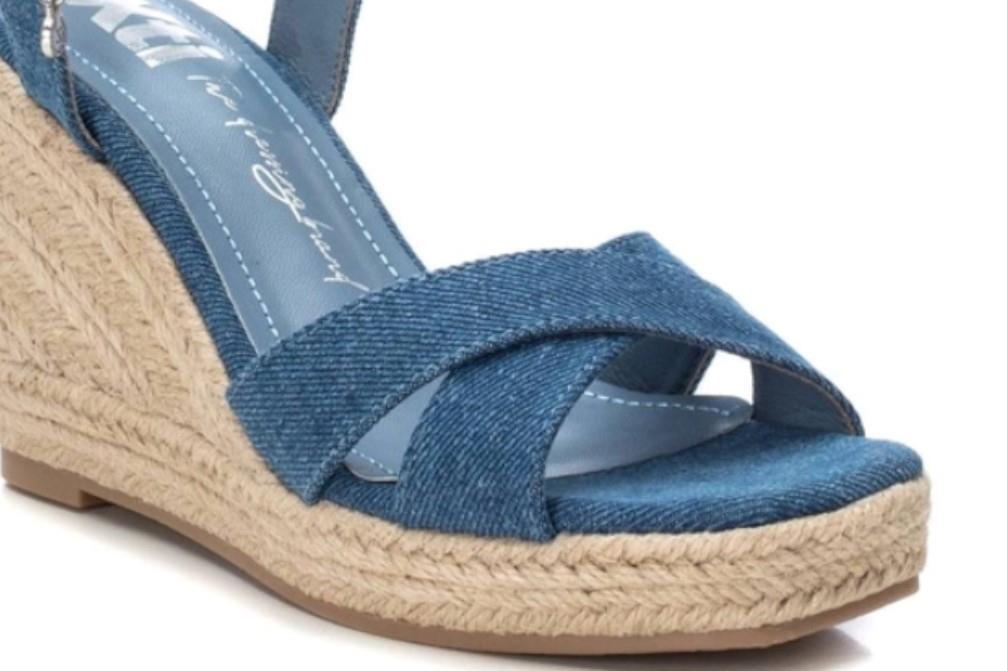 Sandalias con cuña XTI 142768 en jeans para mujer