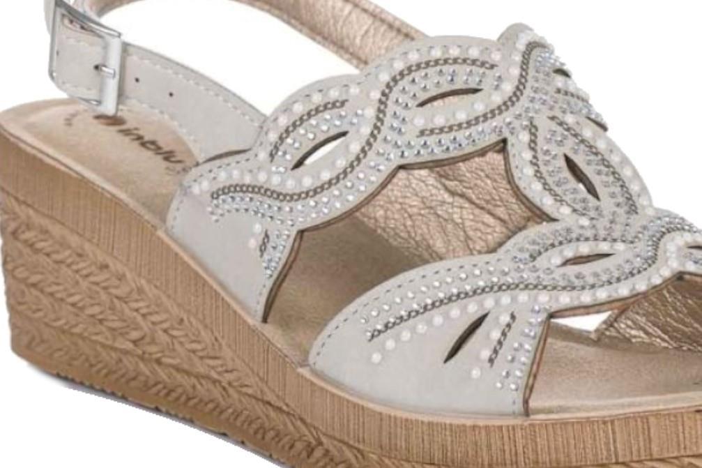 Sandalias con cuña inblu GO000014 en beige