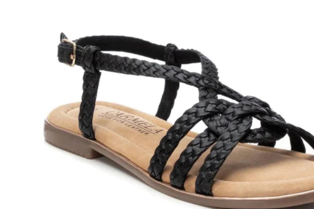 Sandalias planas Carmela 162388 en negro para mujer